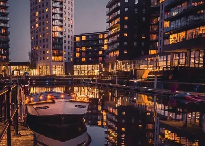 Deluxe City Centre Apt Free Parking River View Balcony