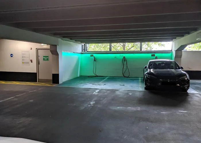 Deluxe City Centre Apt Free Parking River View Balcony