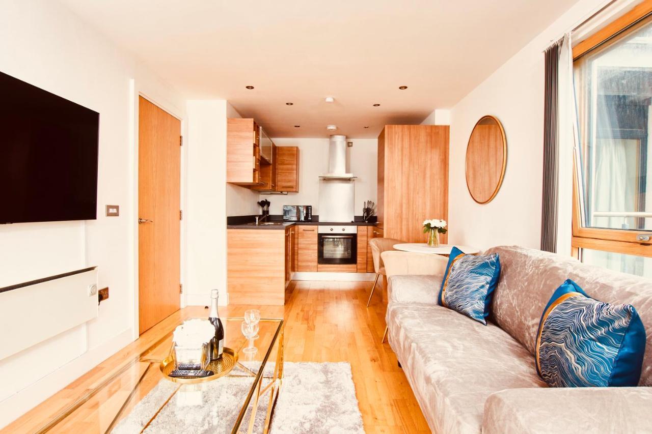 Apartment Deluxe City Centre Apt Free Parking River View Balcony Leeds (West Yorkshire)