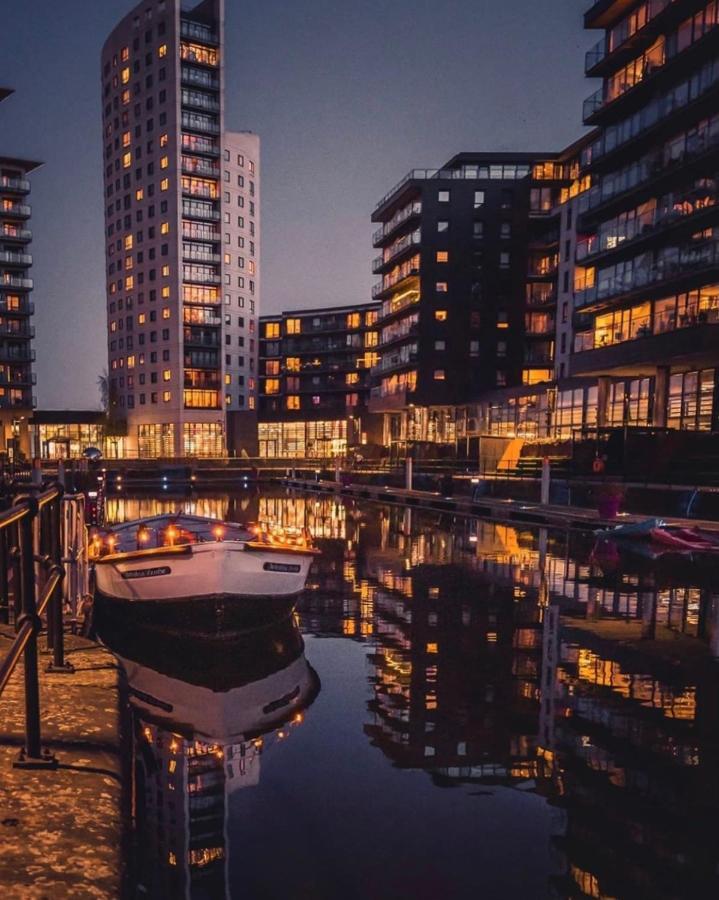 Deluxe City Centre Apt Free Parking River View Balcony Apartment *