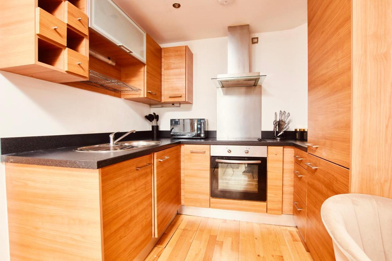Deluxe City Centre Apt Free Parking River View Balcony *
