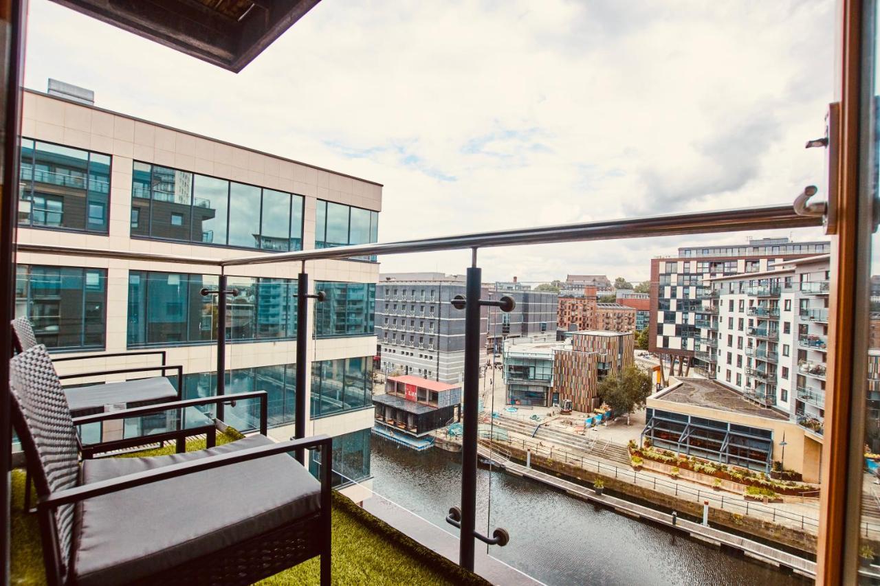 Deluxe City Centre Apt Free Parking River View Balcony Leeds (West Yorkshire)