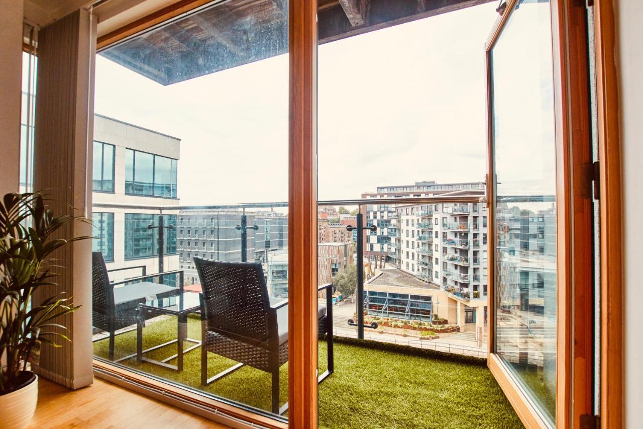 Deluxe City Centre Apt Free Parking River View Balcony