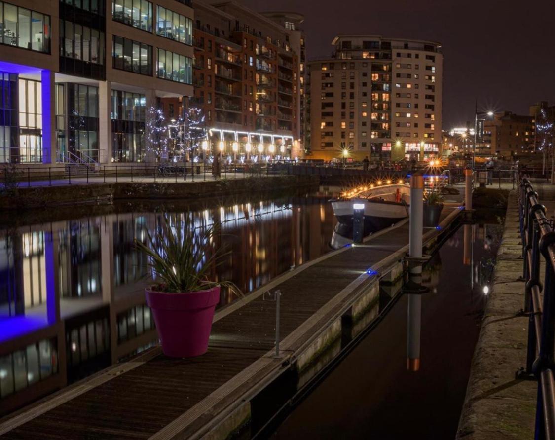 Deluxe City Centre Apt Free Parking River View Balcony Apartment Leeds (West Yorkshire)