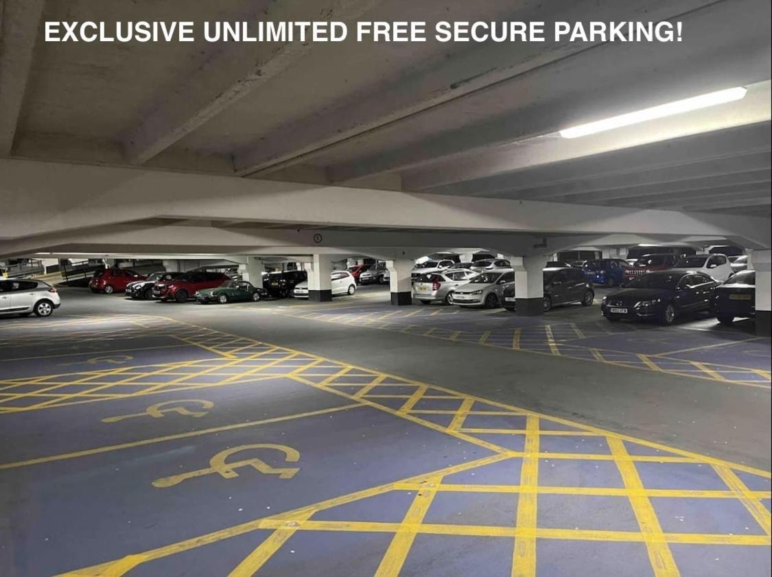 Deluxe City Centre Apt Free Parking River View Balcony Apartment Leeds (West Yorkshire)