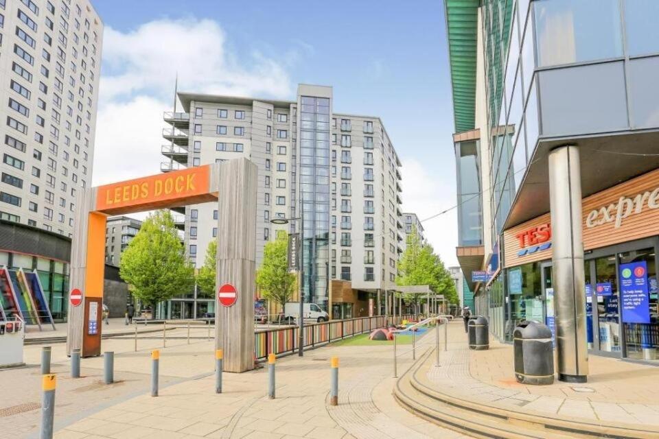 Apartment Deluxe City Centre Apt Free Parking River View Balcony Leeds (West Yorkshire)