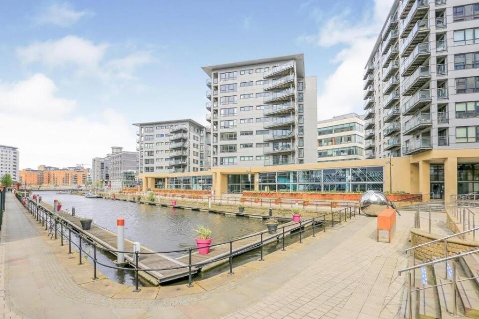 Apartment Deluxe City Centre Apt Free Parking River View Balcony Leeds (West Yorkshire)